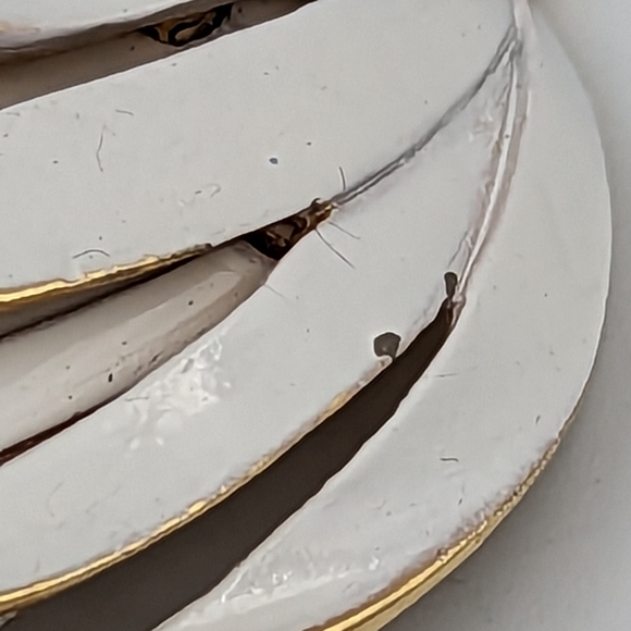 Vintage Monet white enamel gold tone floral motifs brooch - Picture 7 of 8